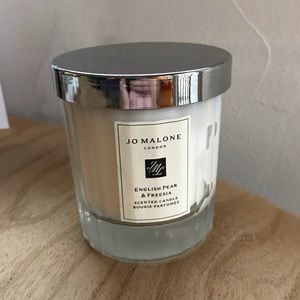 Jo Malone London English Pear & Freesia Scented Candle.